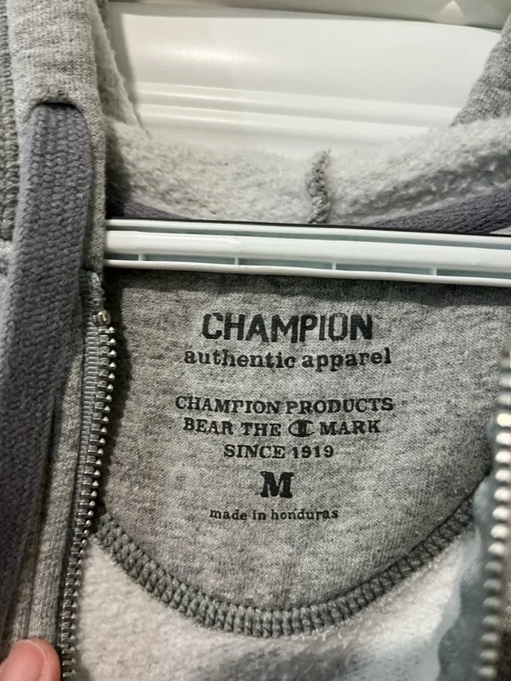 Champion zipper split